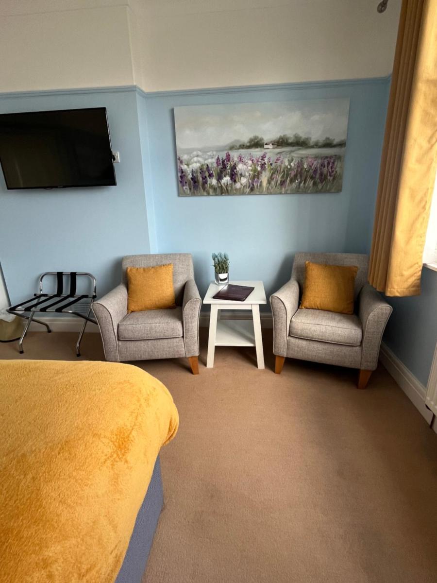 Between the Bays exclusively for Adults