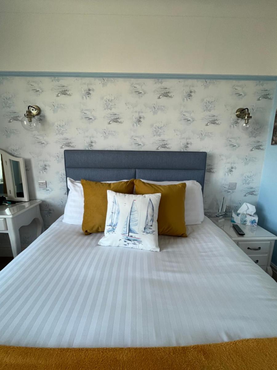Between the Bays exclusively for Adults