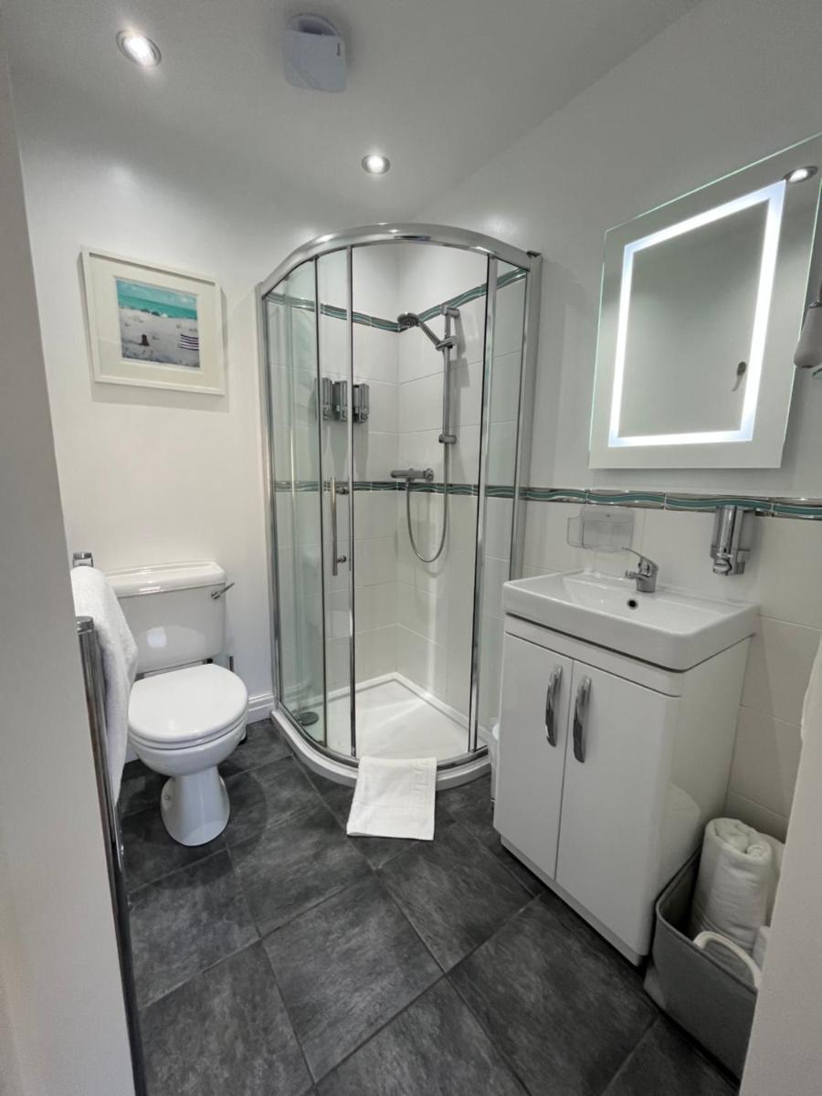 Between the Bays exclusively for Adults