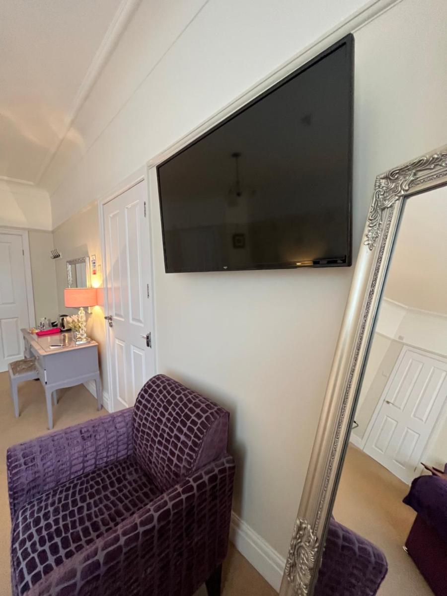 Between the Bays exclusively for Adults