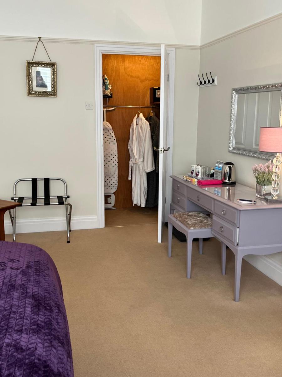 Between the Bays exclusively for Adults