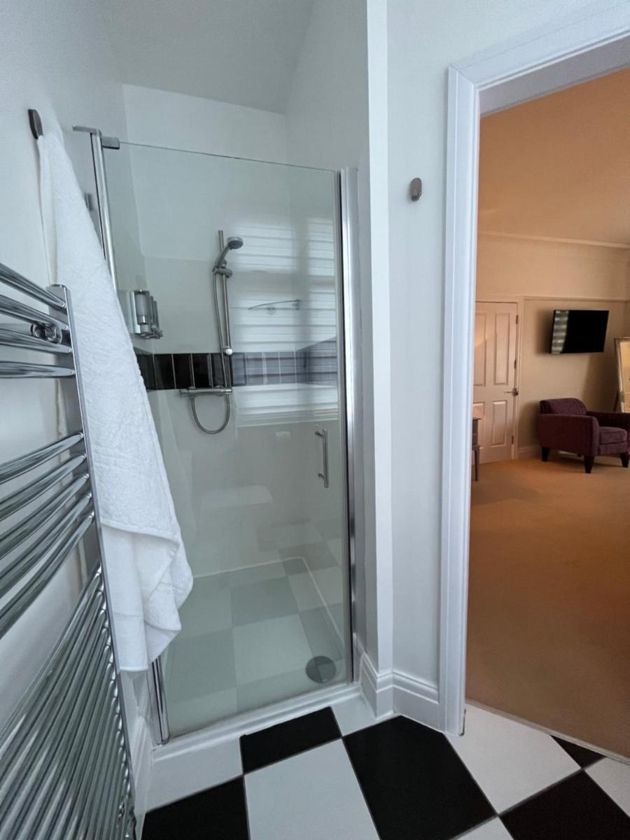 Between the Bays exclusively for Adults