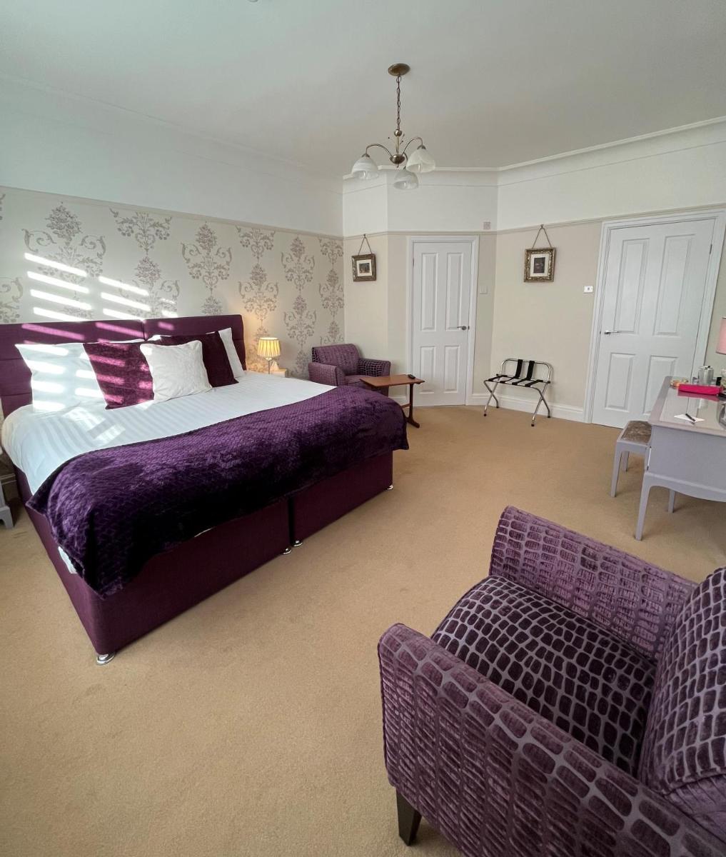 Between the Bays exclusively for Adults