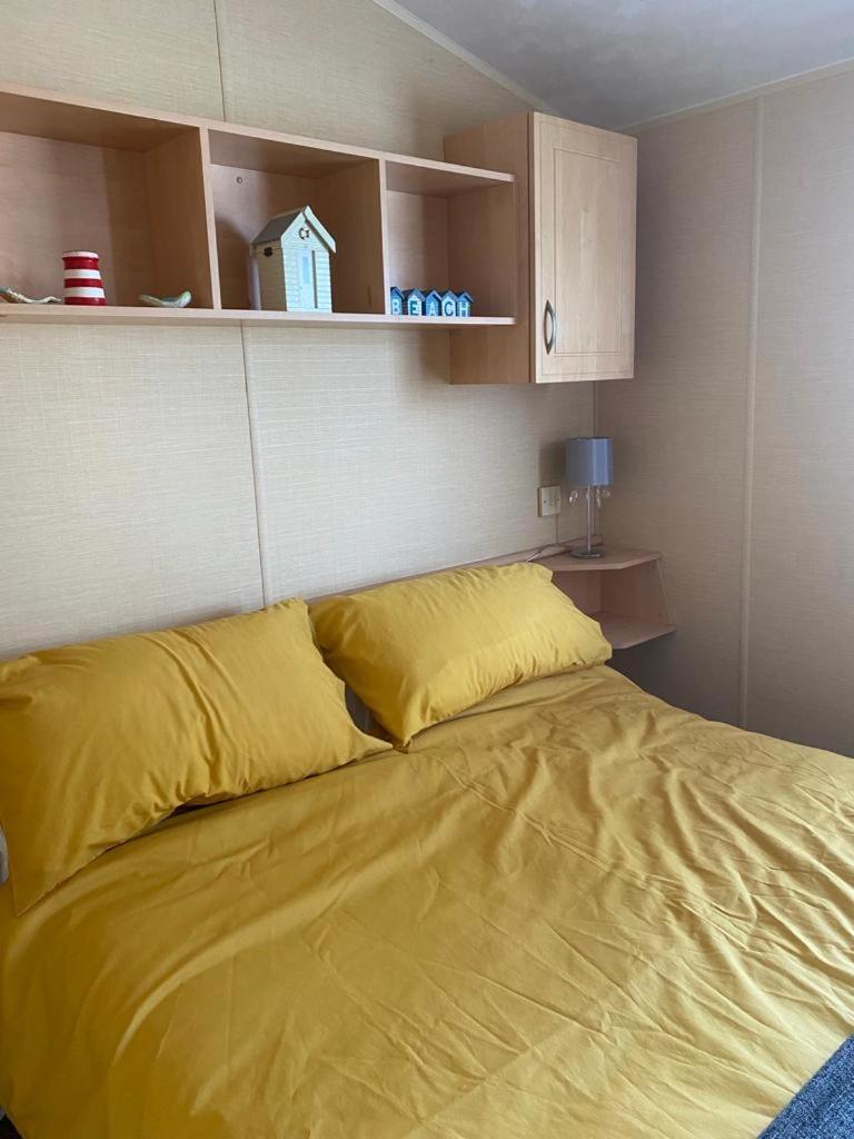 Comfy 2 bed holiday caravan