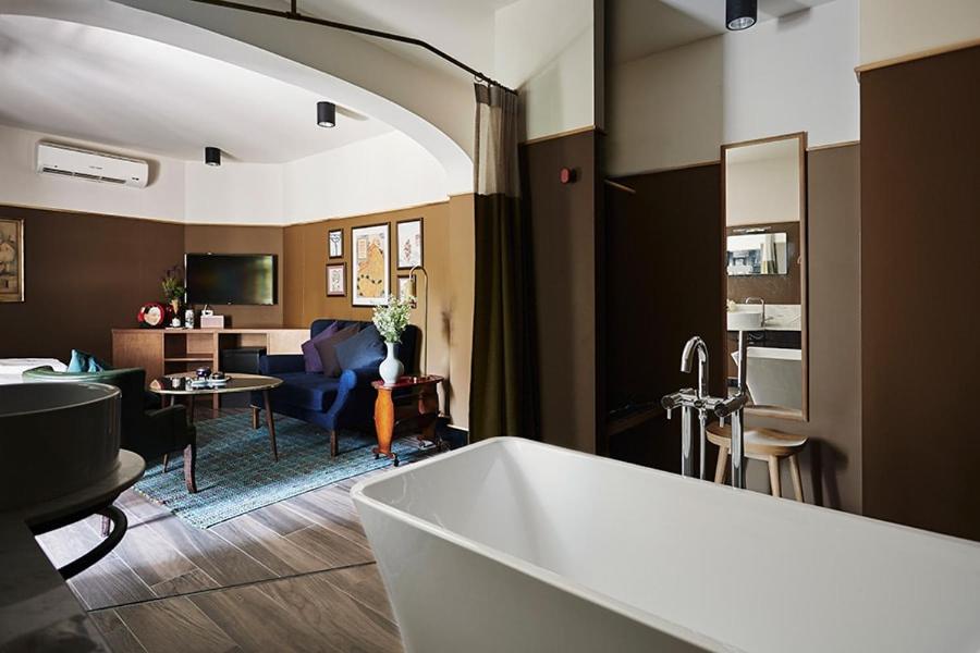 Josh Hotel 66