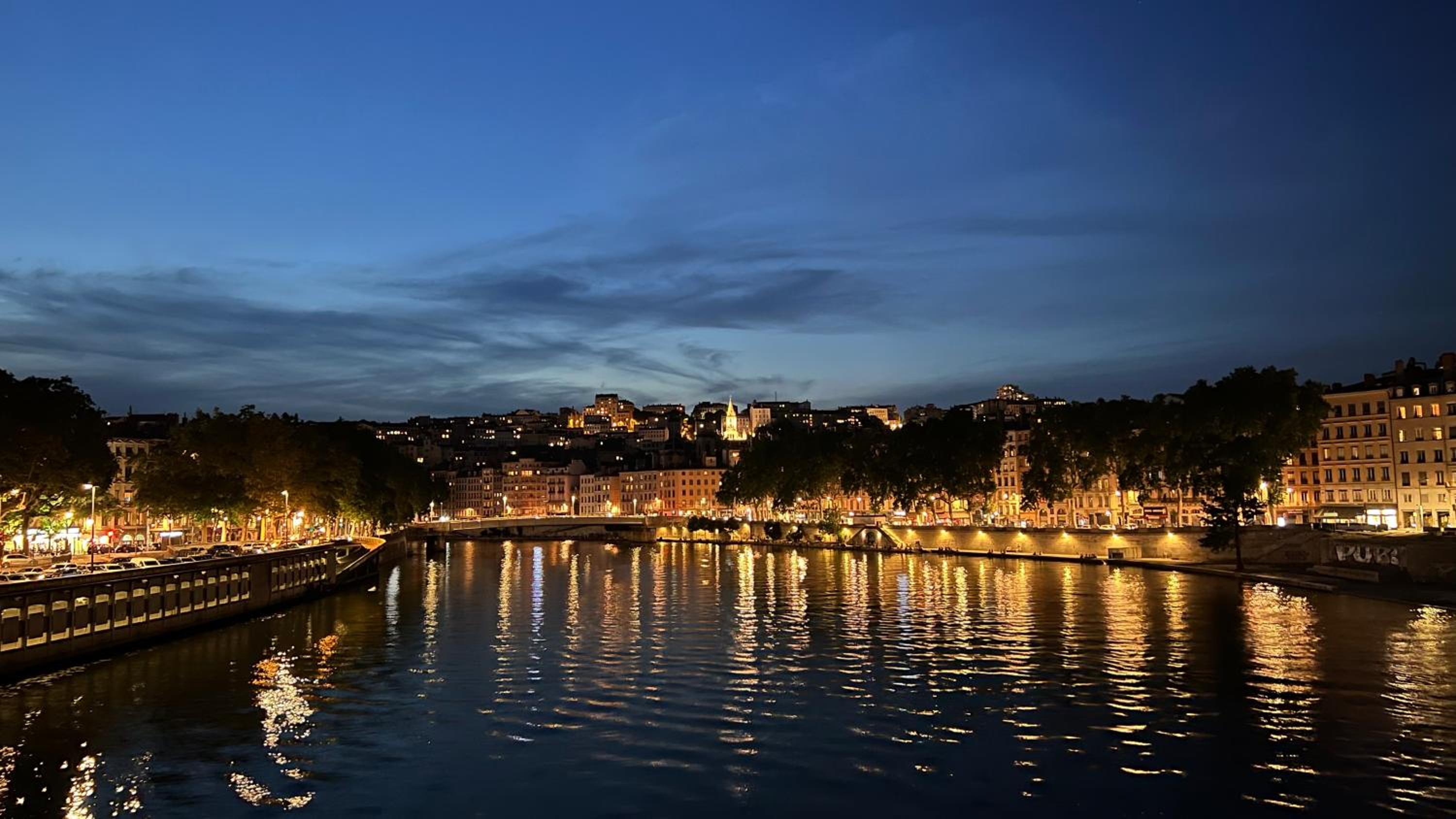 Berges du Rhône/ Chambre avec balcon view 3