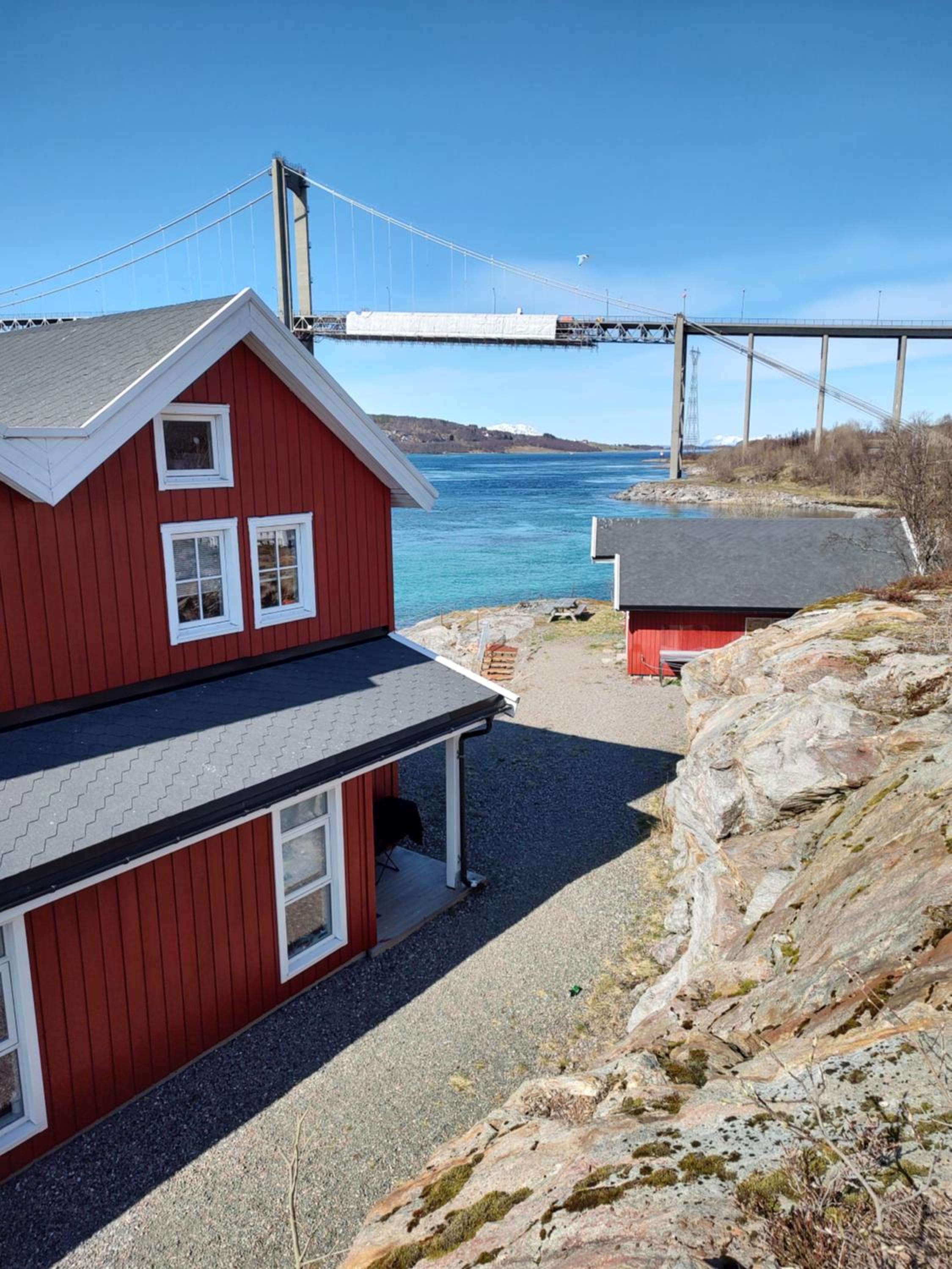 Tjeldsundbrua Overnatting - Sjøhus1
