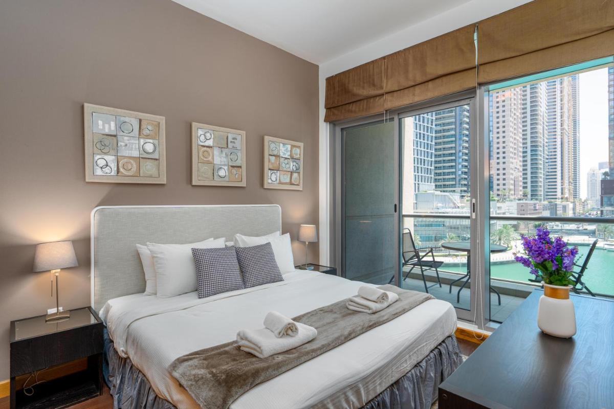 Vacay Lettings 1 BR -Edge of canal Marina view