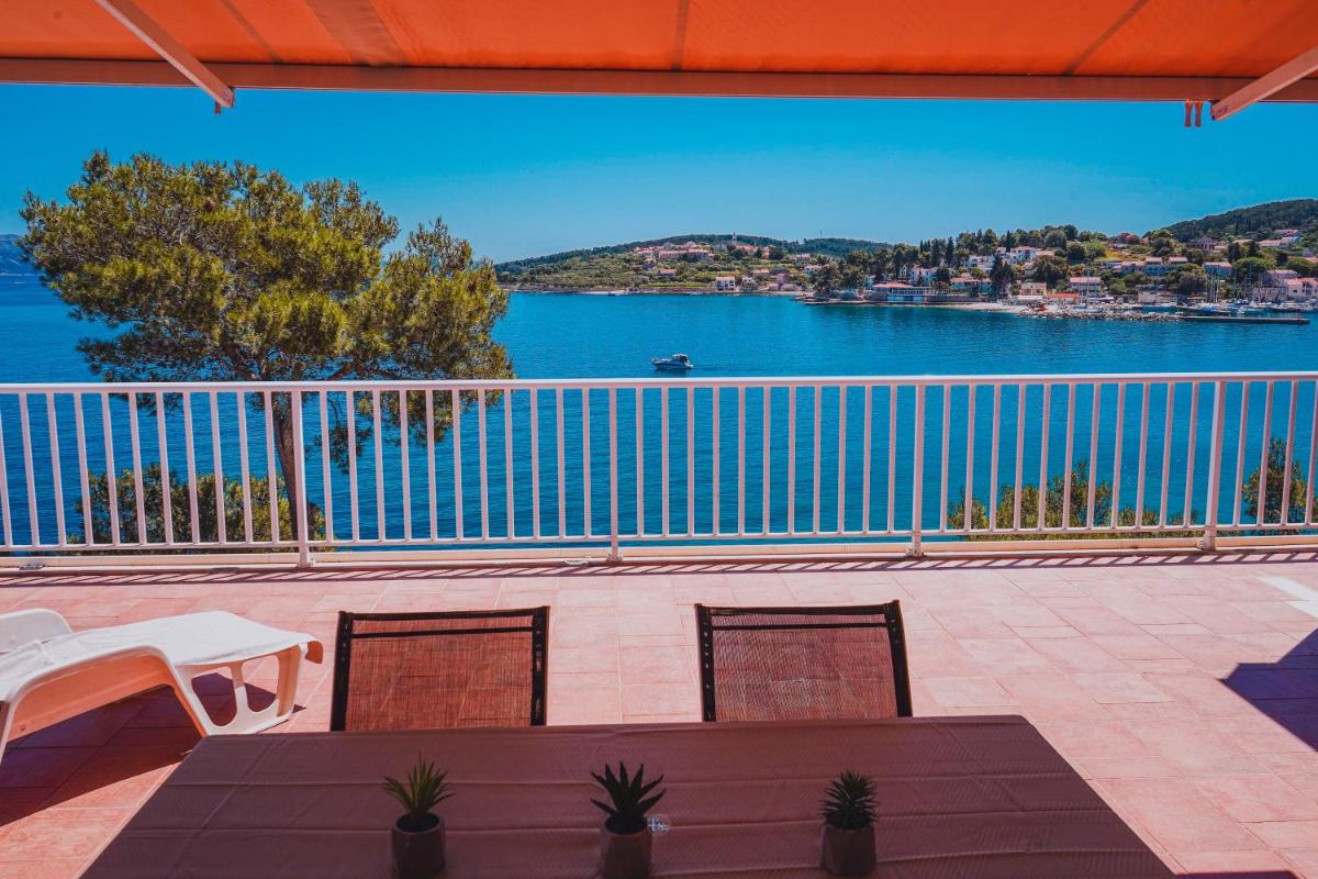Sea View Apartment Zure