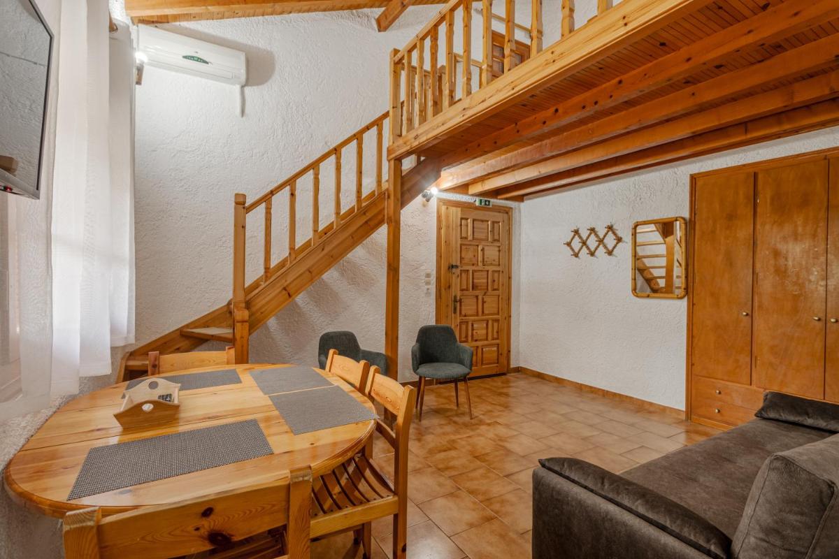 Sophia's Maisonette 2 view 3