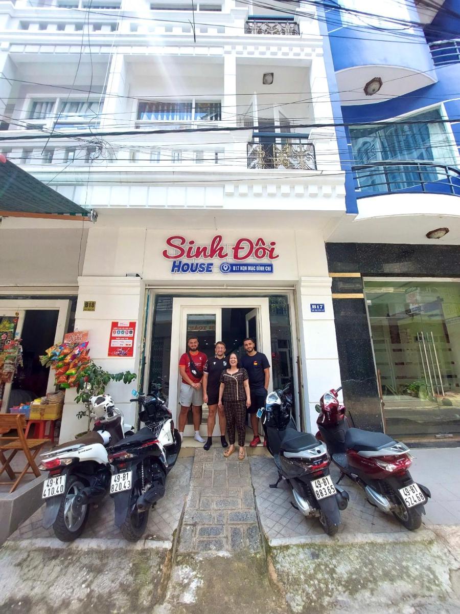 Sinh Đôi House