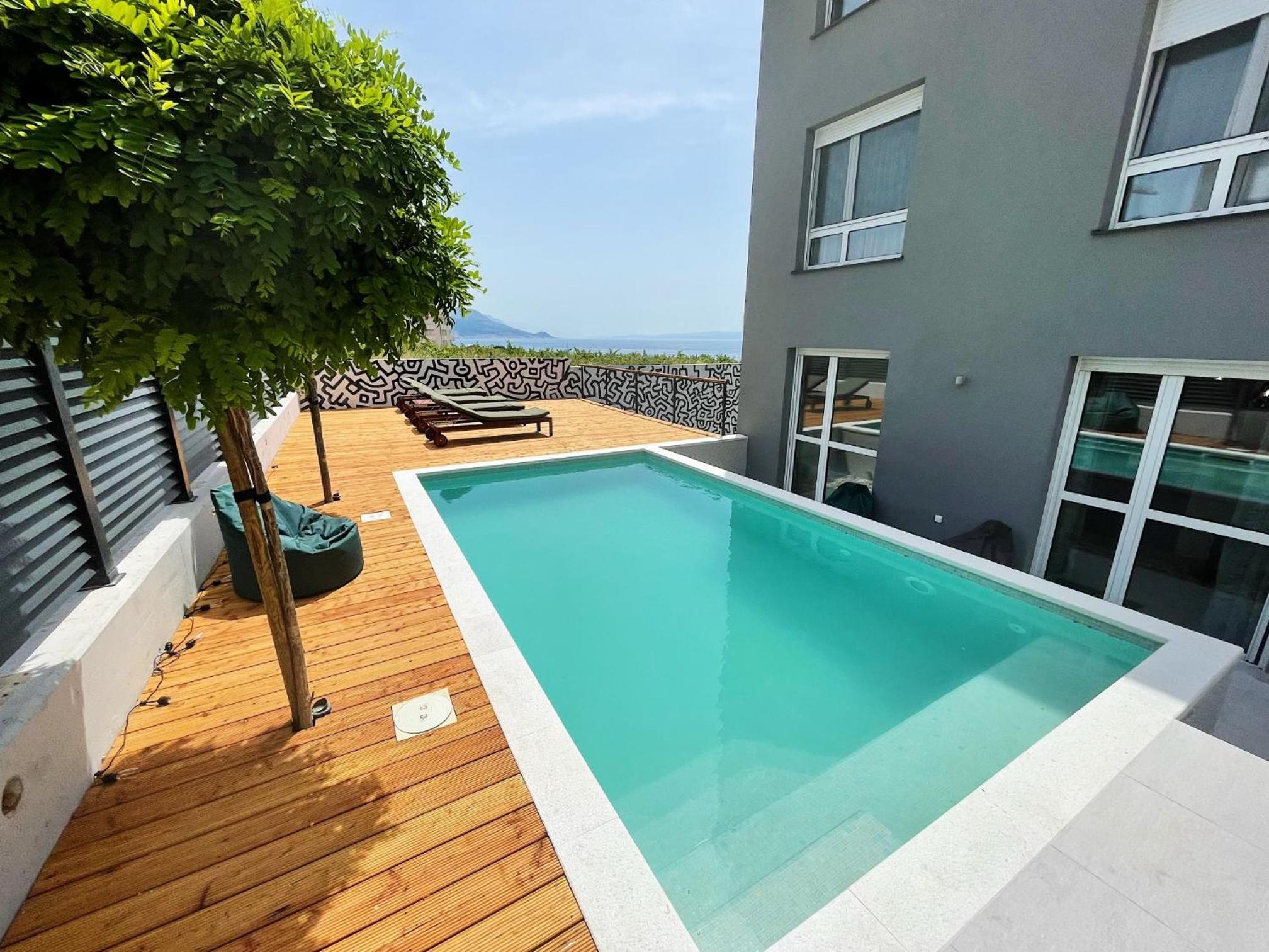 Cozy seaside apartment with pool & terrace