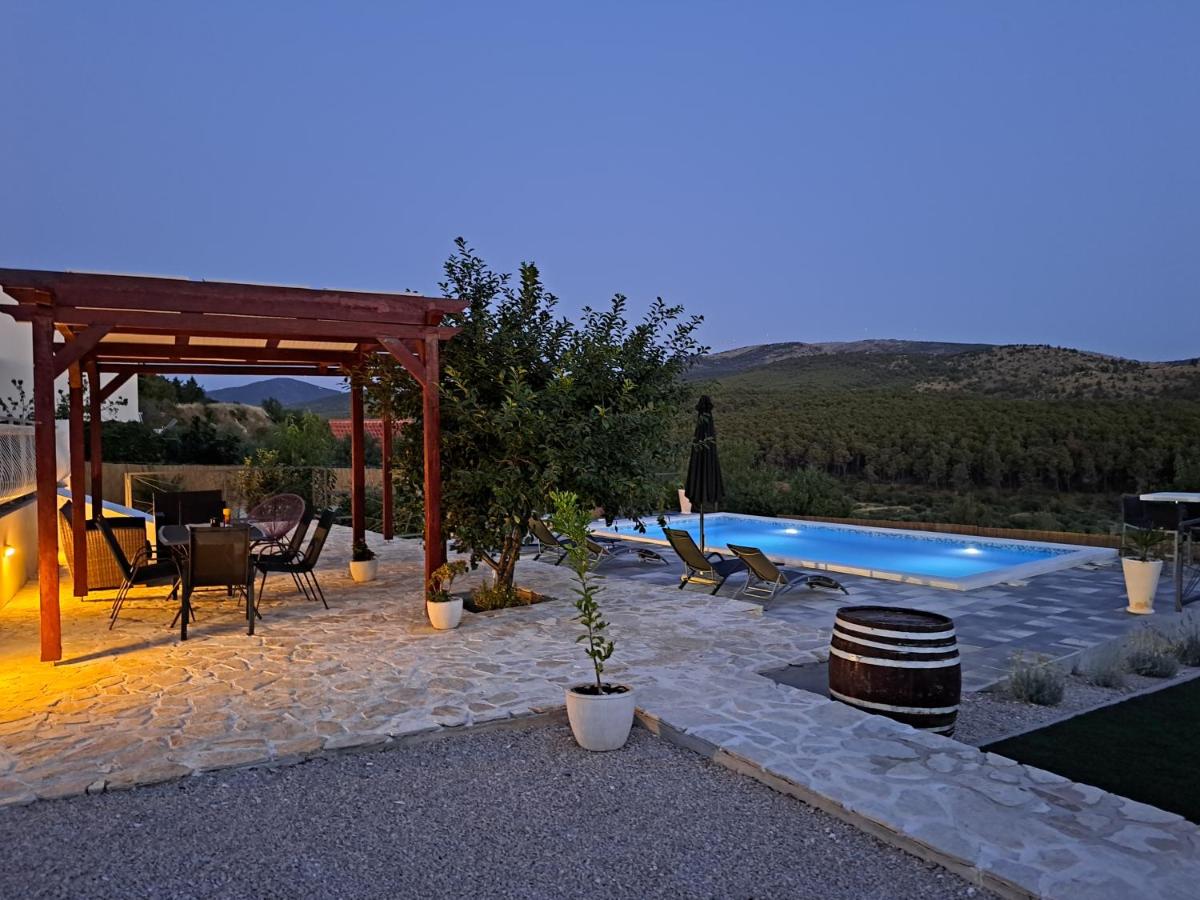 Guest house "The View" - with a pool