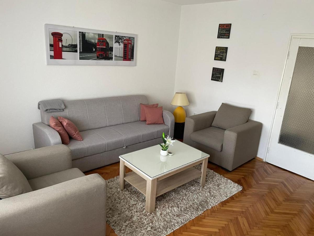 Peaceful and spacious apartment with free parking