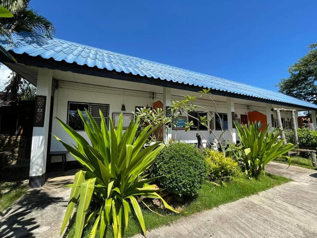 sunny Tayai hostel pai