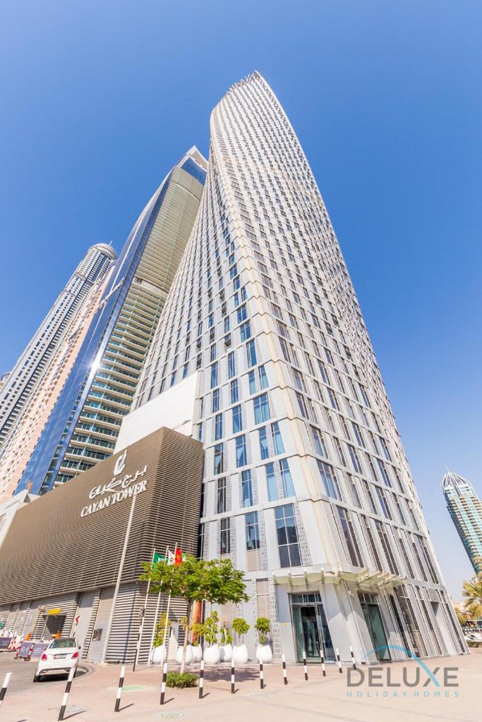 Refined 1BR at Cayan Tower Dubai Marina by Deluxe Holiday Homes