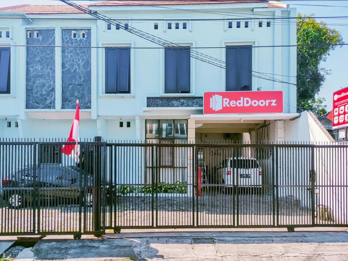 RedDoorz Syariah at Jemursari Surabaya