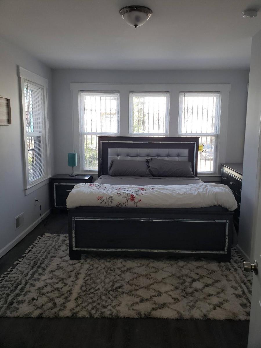 Lovely 3 Bedroom Apt With Parking On Premises