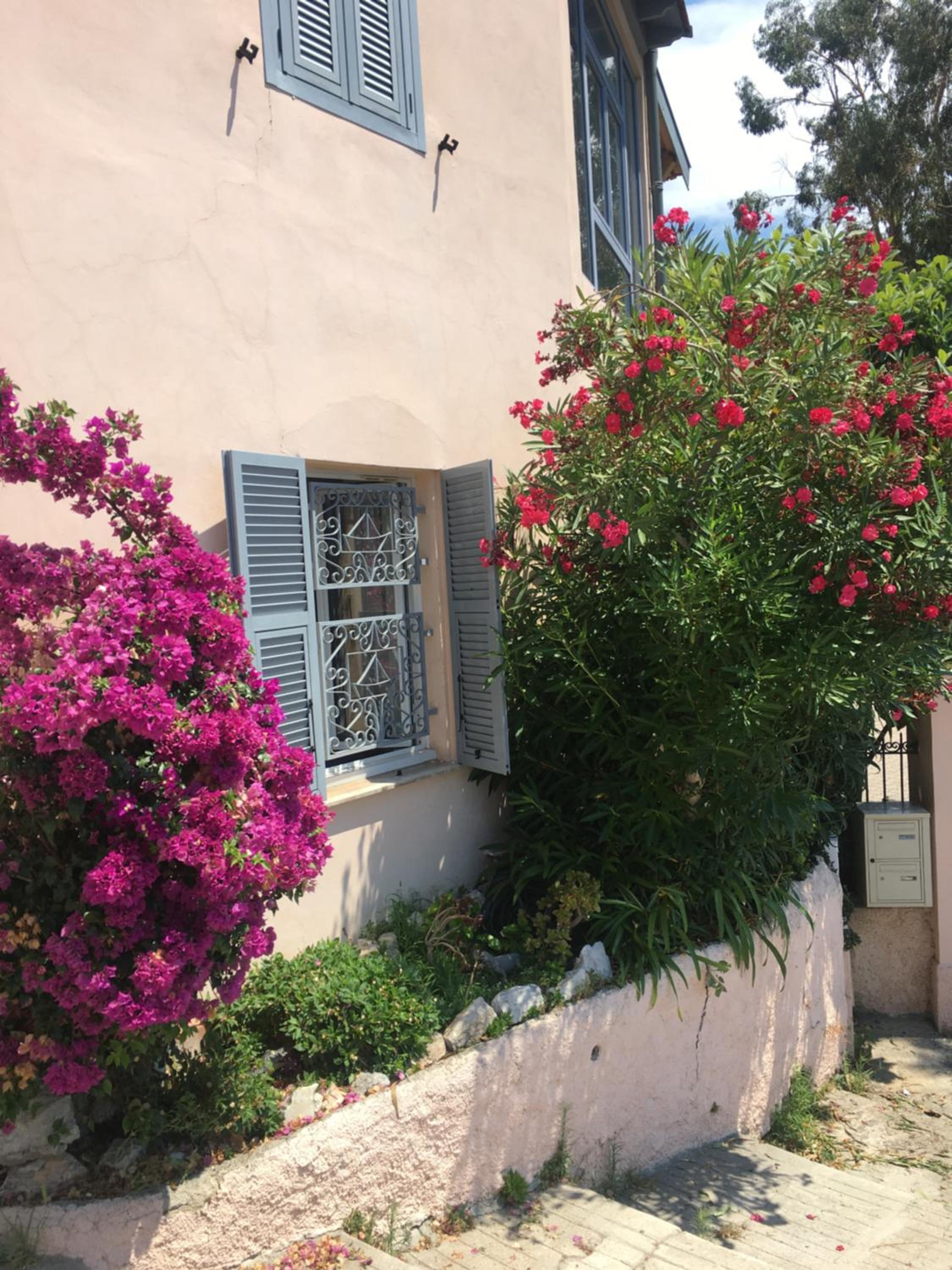 Appartement central des terres chaudes proche bord de mer
