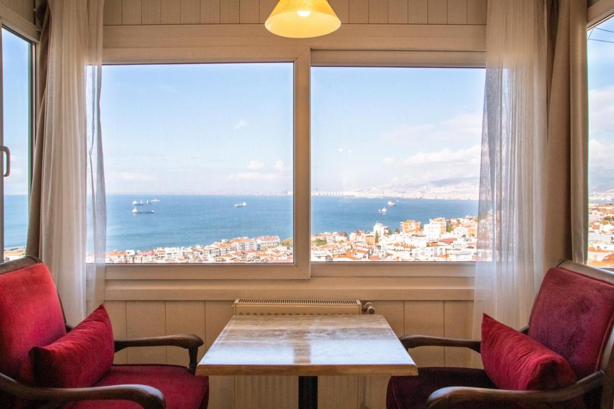Flat with Mesmerizing Sea View in Konak