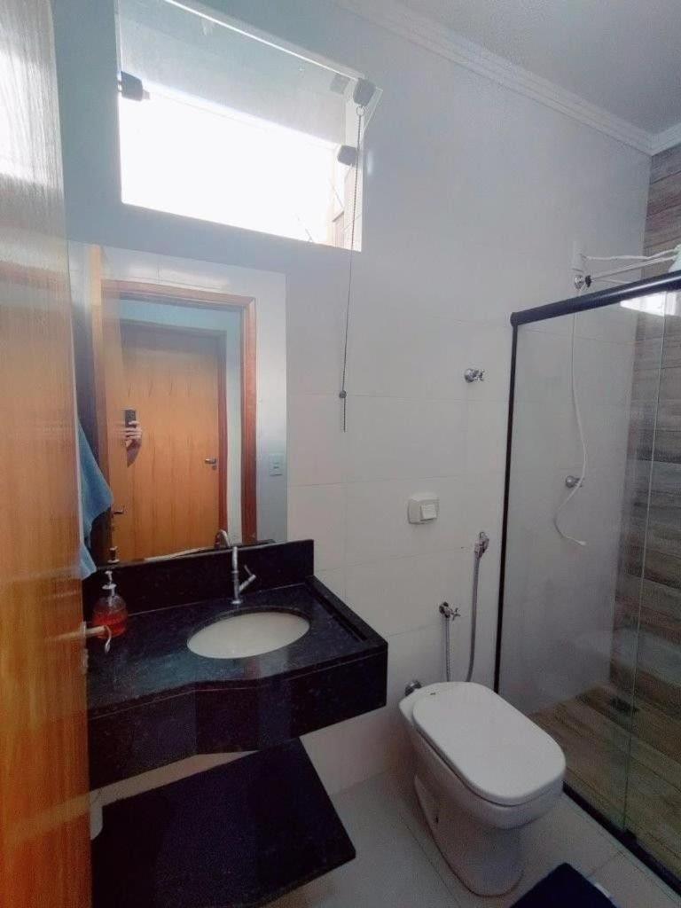 casa completa, 2 quartos com ar-condicionado, no centro hoteleiro