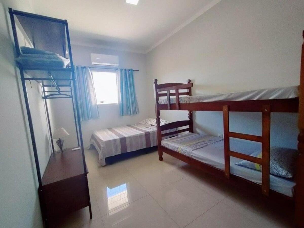 casa completa, 2 quartos com ar-condicionado, no centro hoteleiro