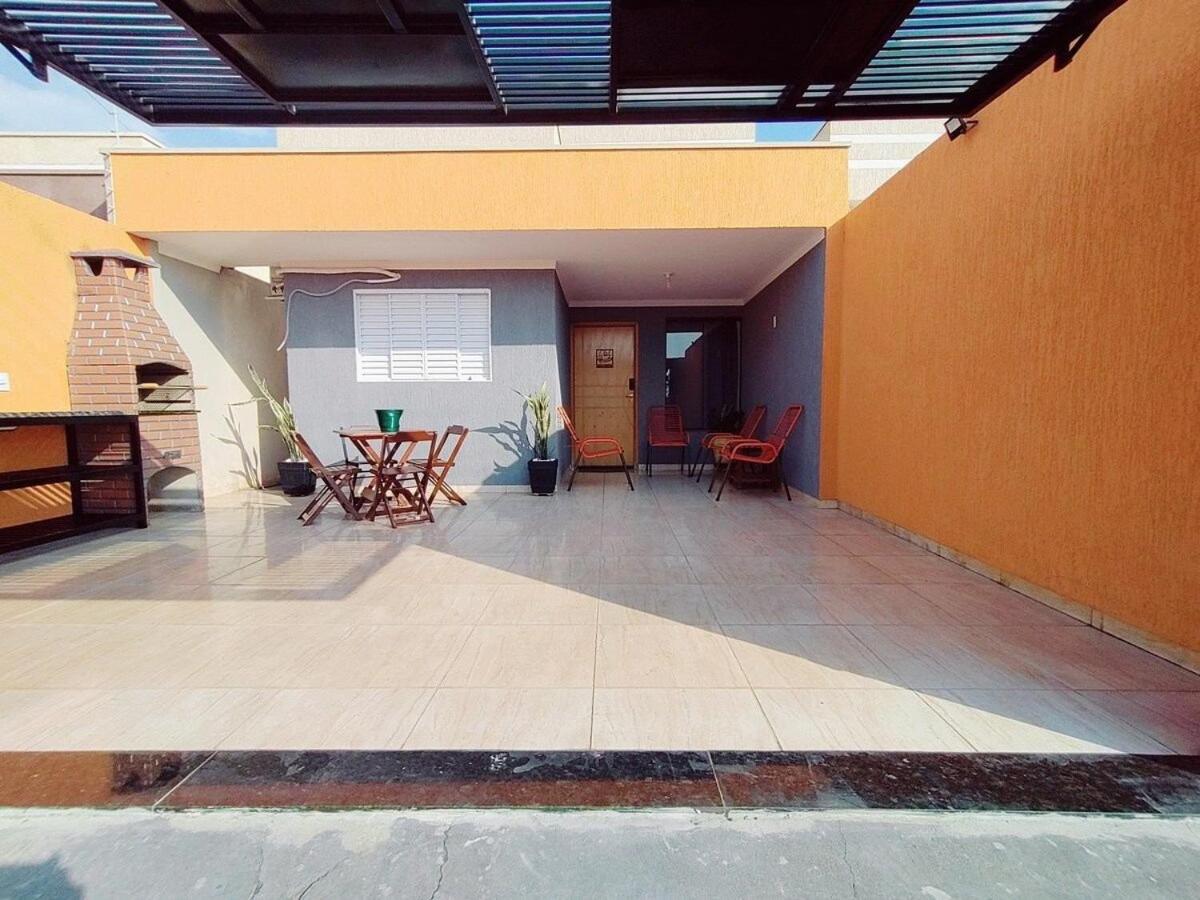 casa completa, 2 quartos com ar-condicionado, no centro hoteleiro