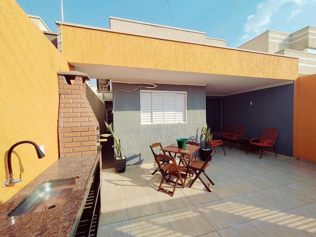 casa completa, 2 quartos com ar-condicionado, no centro hoteleiro
