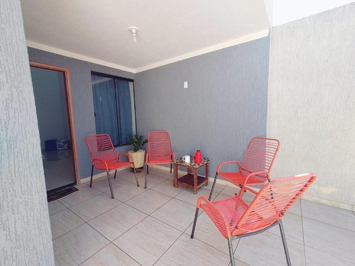casa completa, 2 quartos com ar-condicionado, no centro hoteleiro