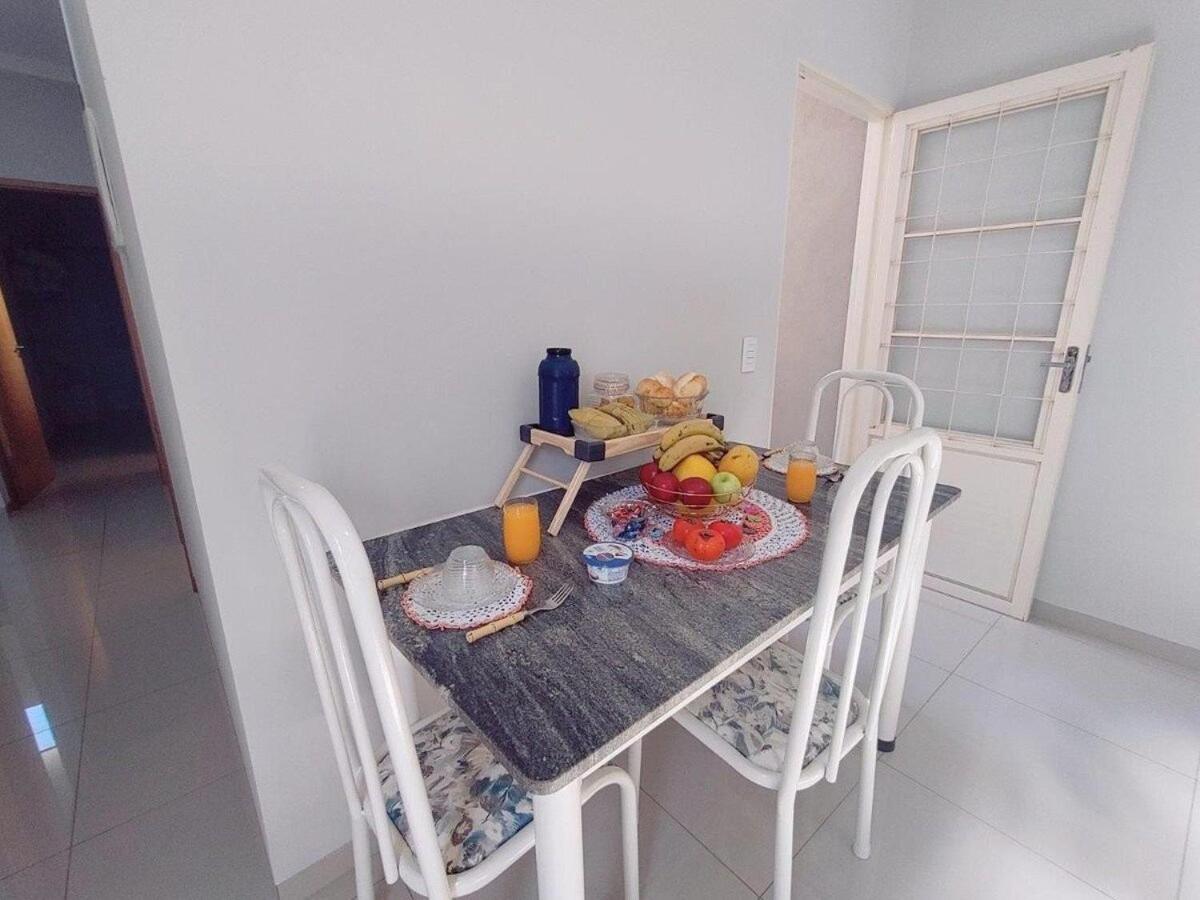 casa completa, 2 quartos com ar-condicionado, no centro hoteleiro