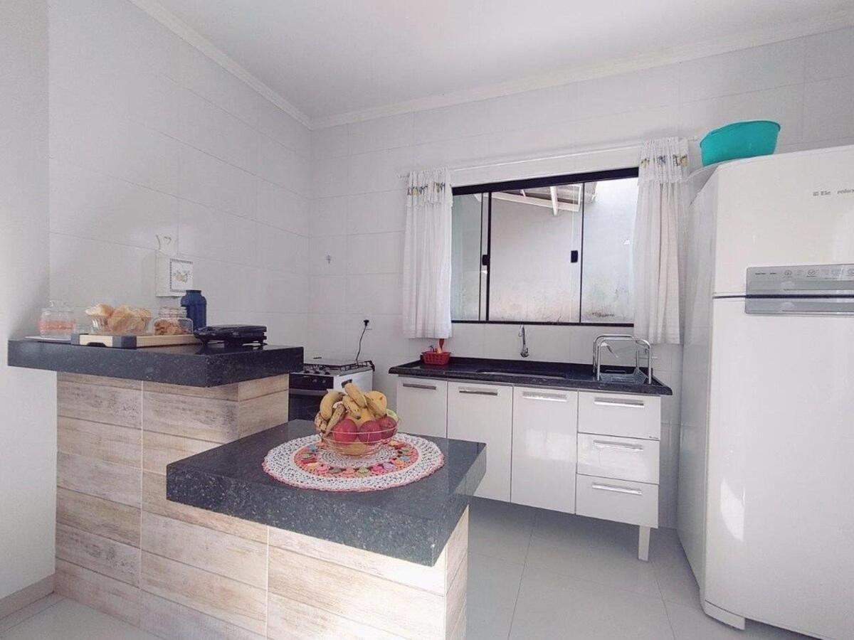 casa completa, 2 quartos com ar-condicionado, no centro hoteleiro