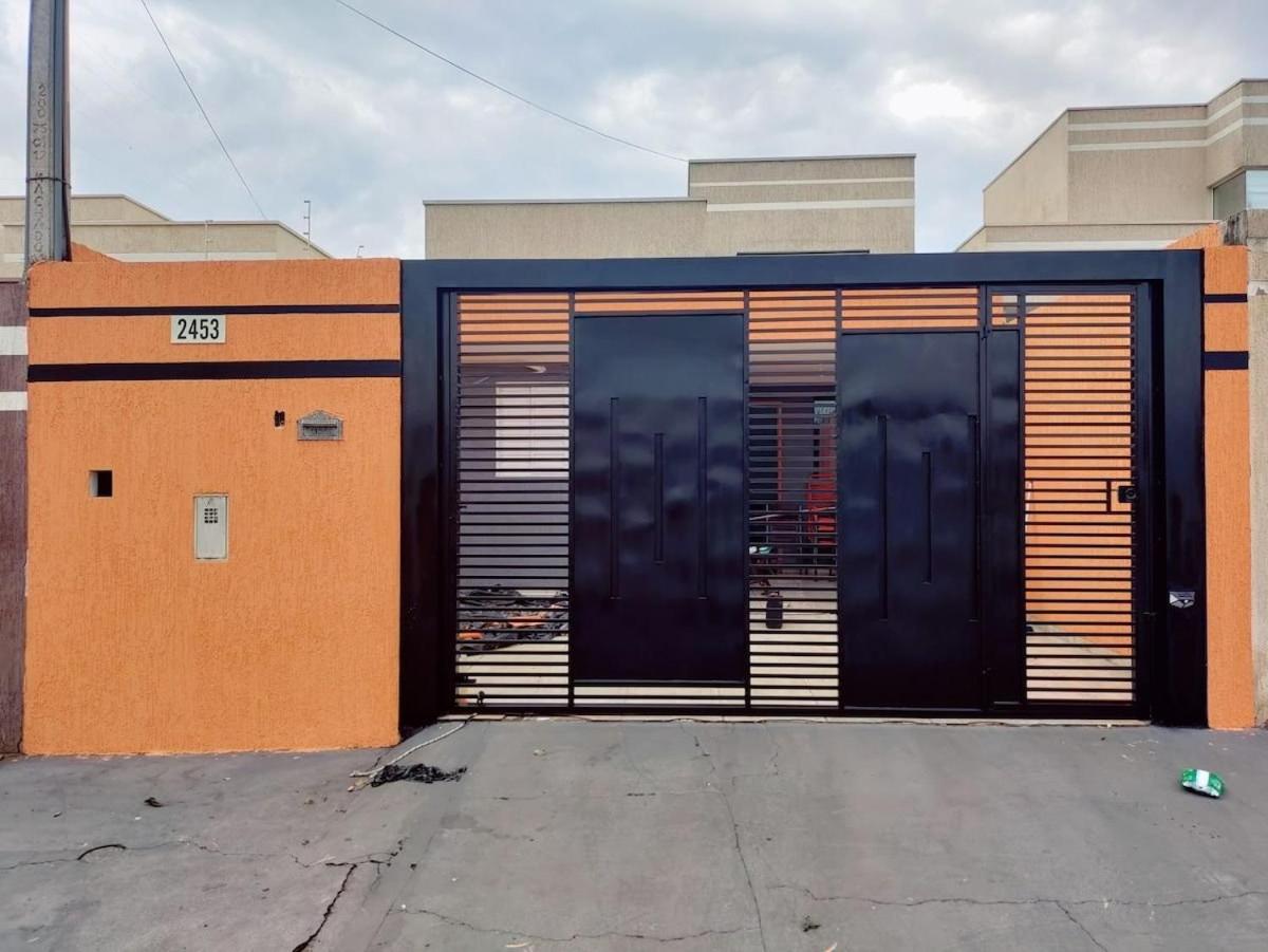 casa completa, 2 quartos com ar-condicionado, no centro hoteleiro