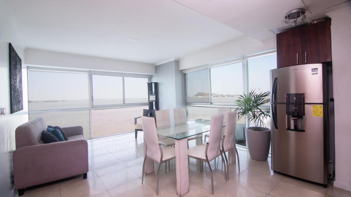 Riverfront II, piso 2, suite vista al rio, Puerto Santa Ana, Guayaquil
