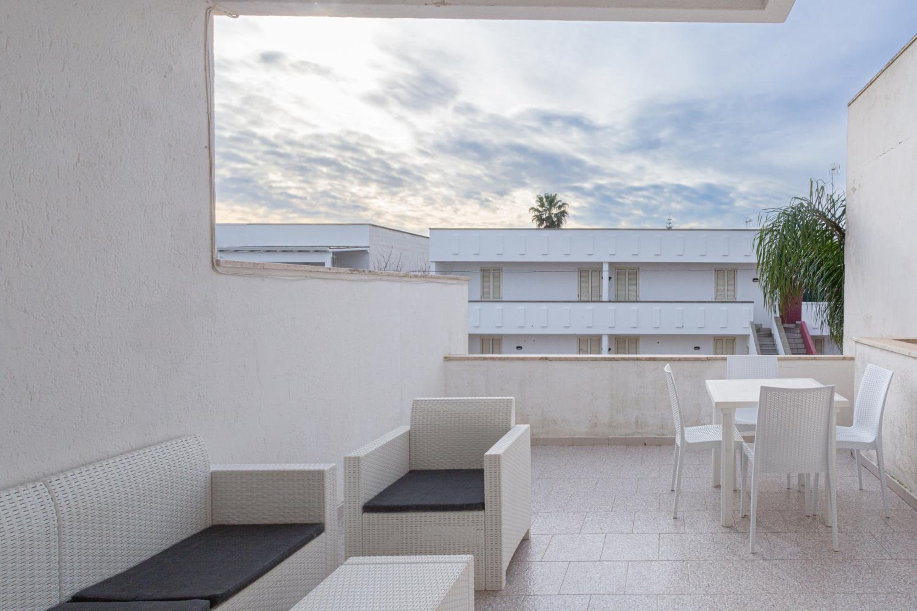 Appartamento a 150 m dal mare climatizzato con bellissimo patio esterno photo 1
