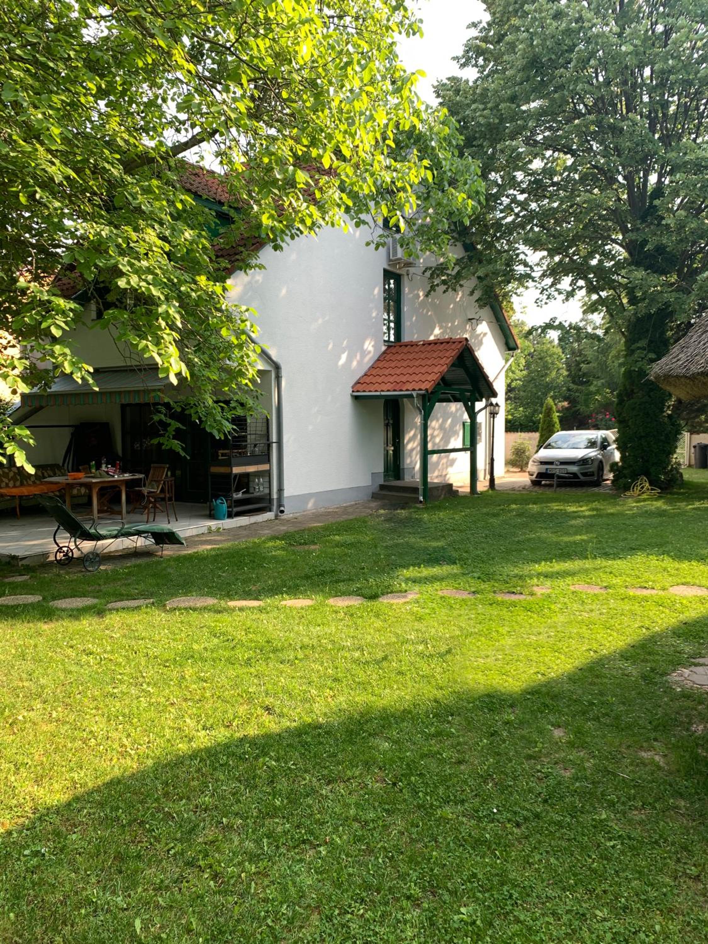 Zsuzsa Apartmanház