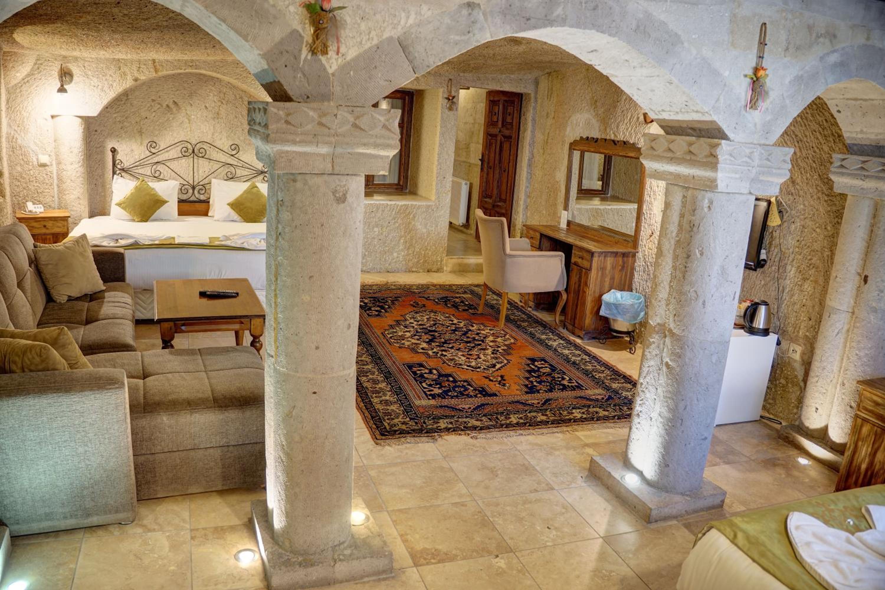 Elegance Cave Suites & Restaurant - Image 86