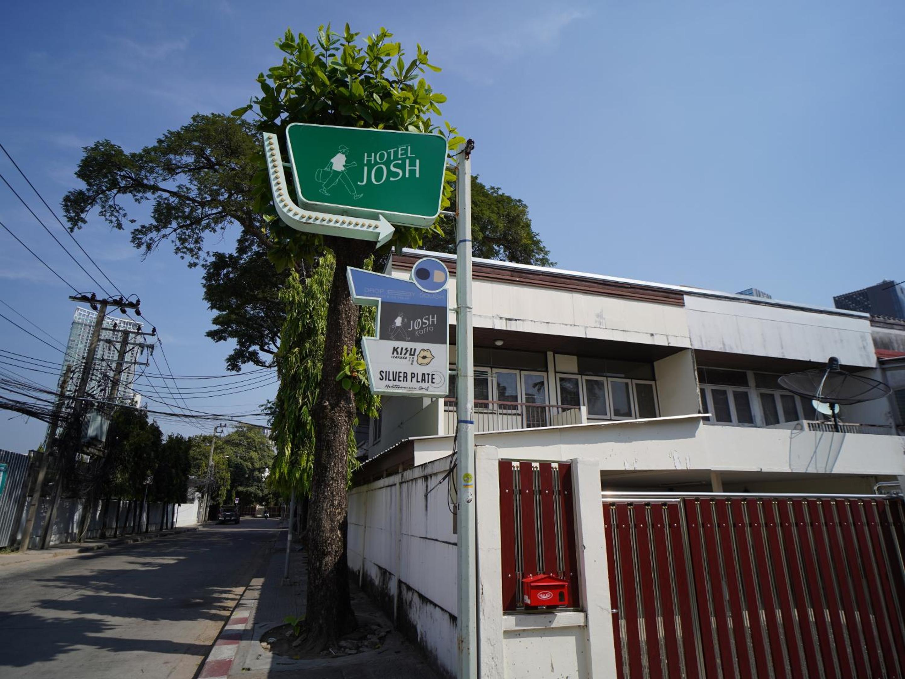 Josh Hotel 3