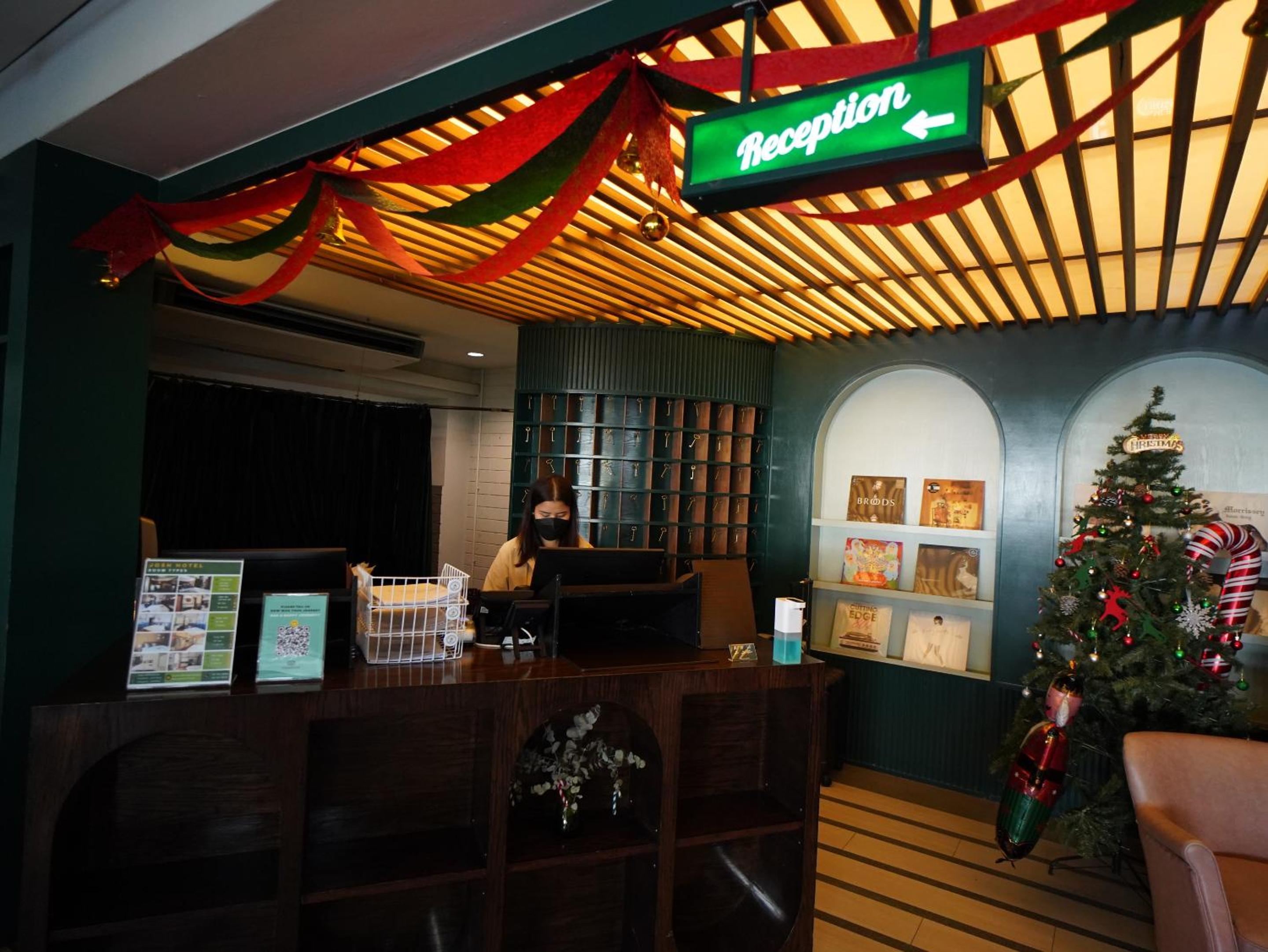 Josh Hotel 6