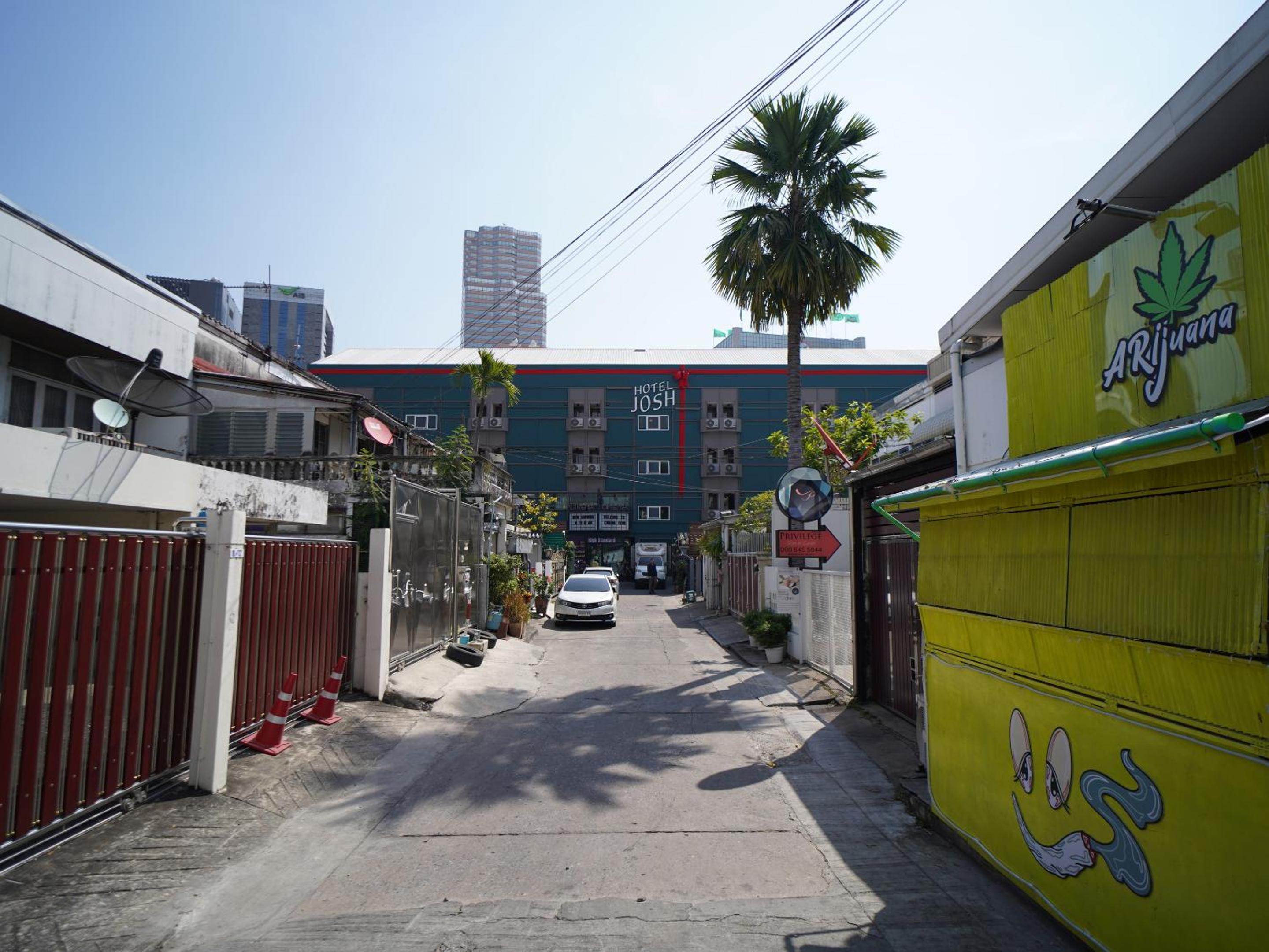 Josh Hotel 60