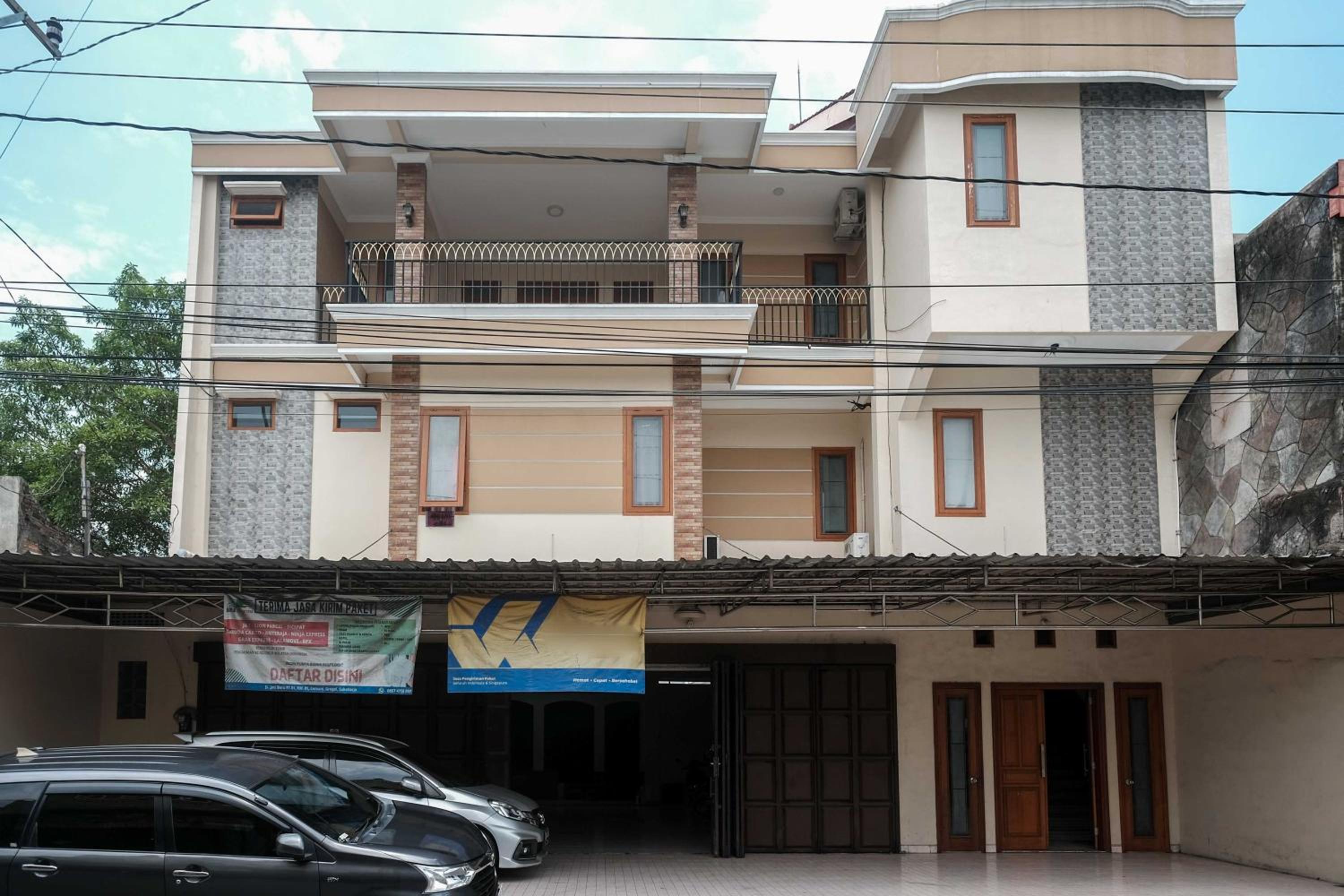 KoolKost Syariah near Taman Sriwedari Laweyan
