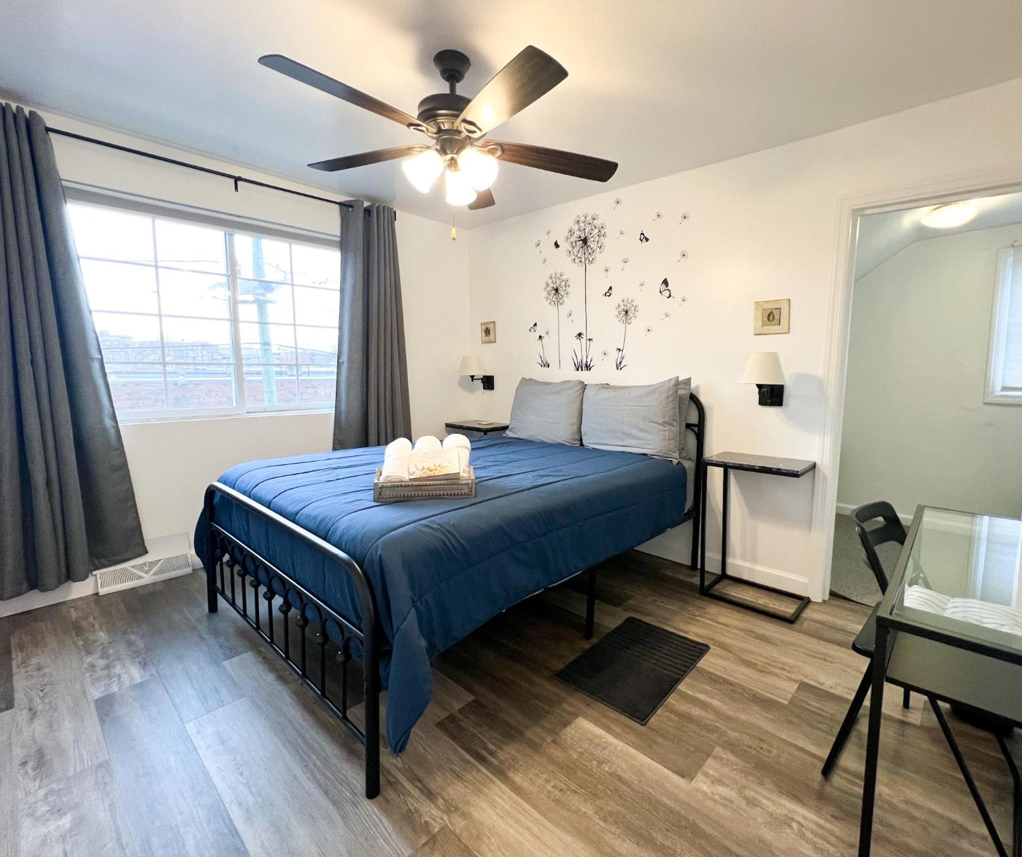 Sunny Queen bedroom feel like home!!