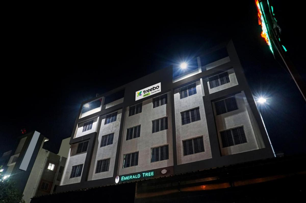 Treebo Trend Emerald Tree Chakan