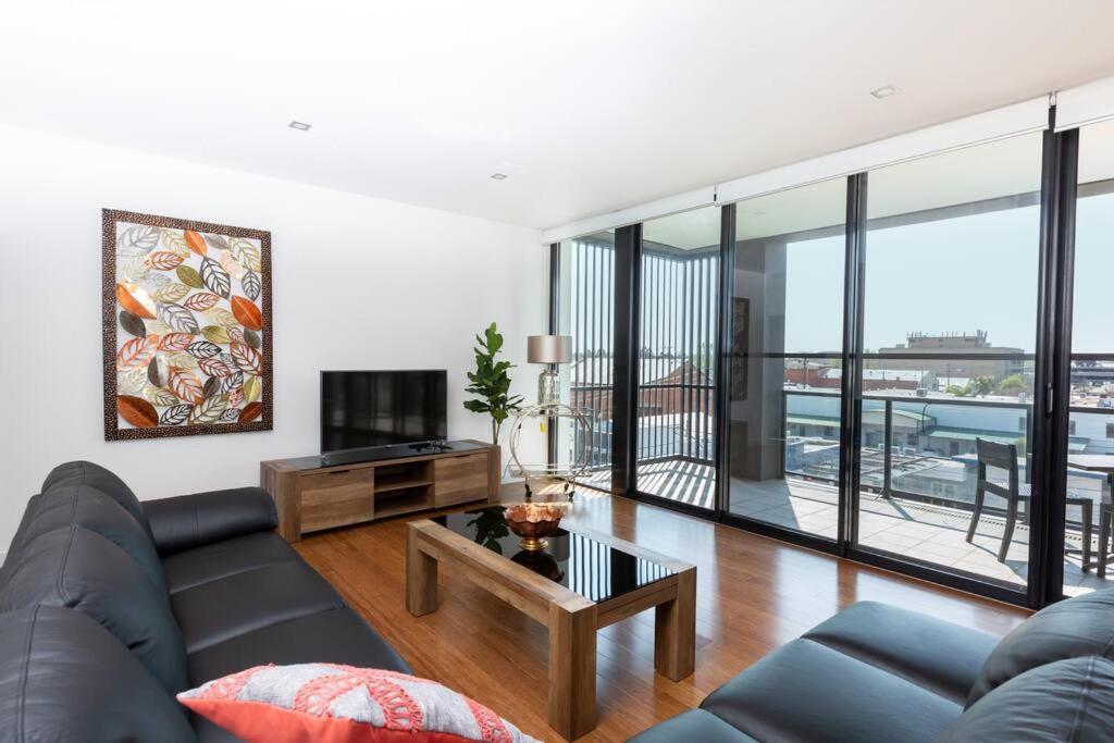 4 Bedroom Luxury City Penthouse Apartment!