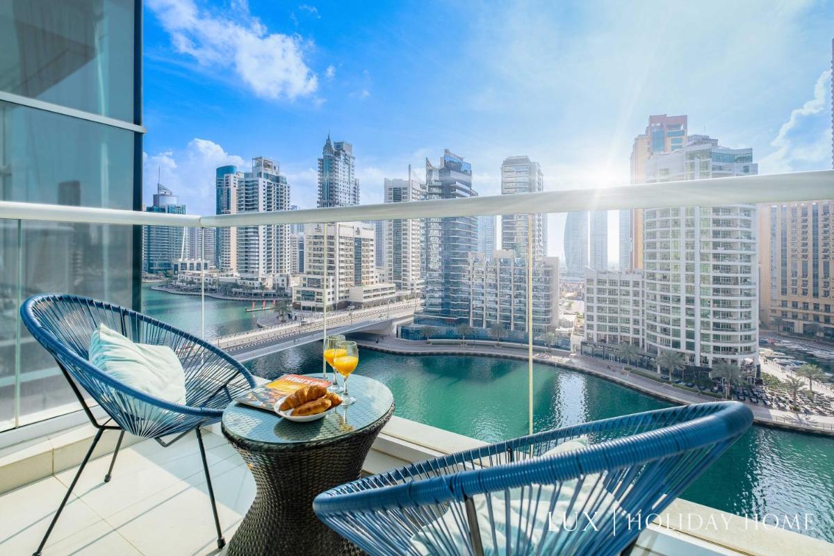 LUX Marina View Prime Location Near Beach