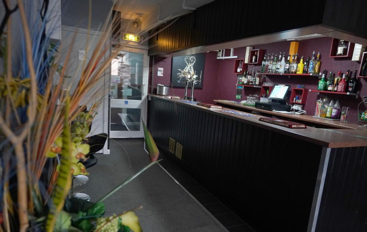bar