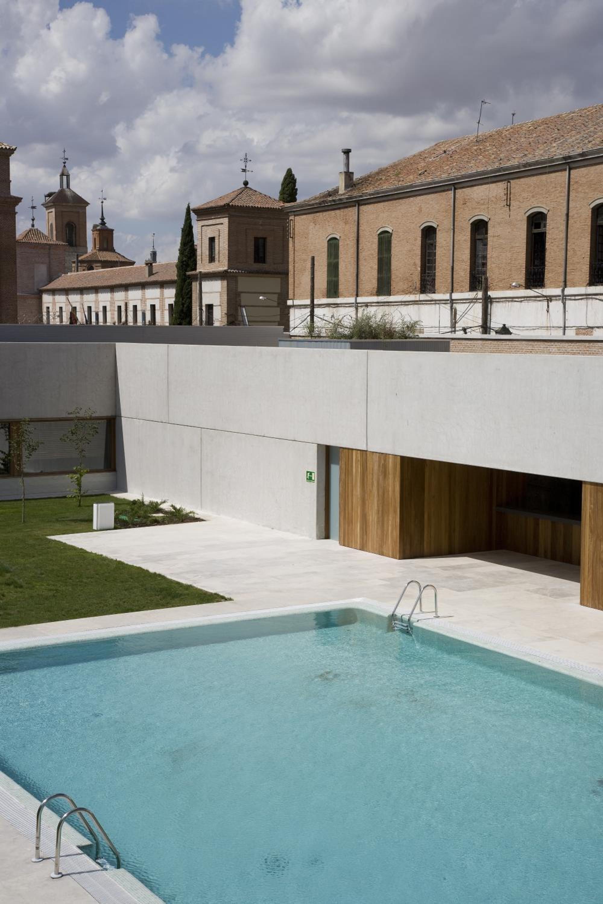 swimming pool