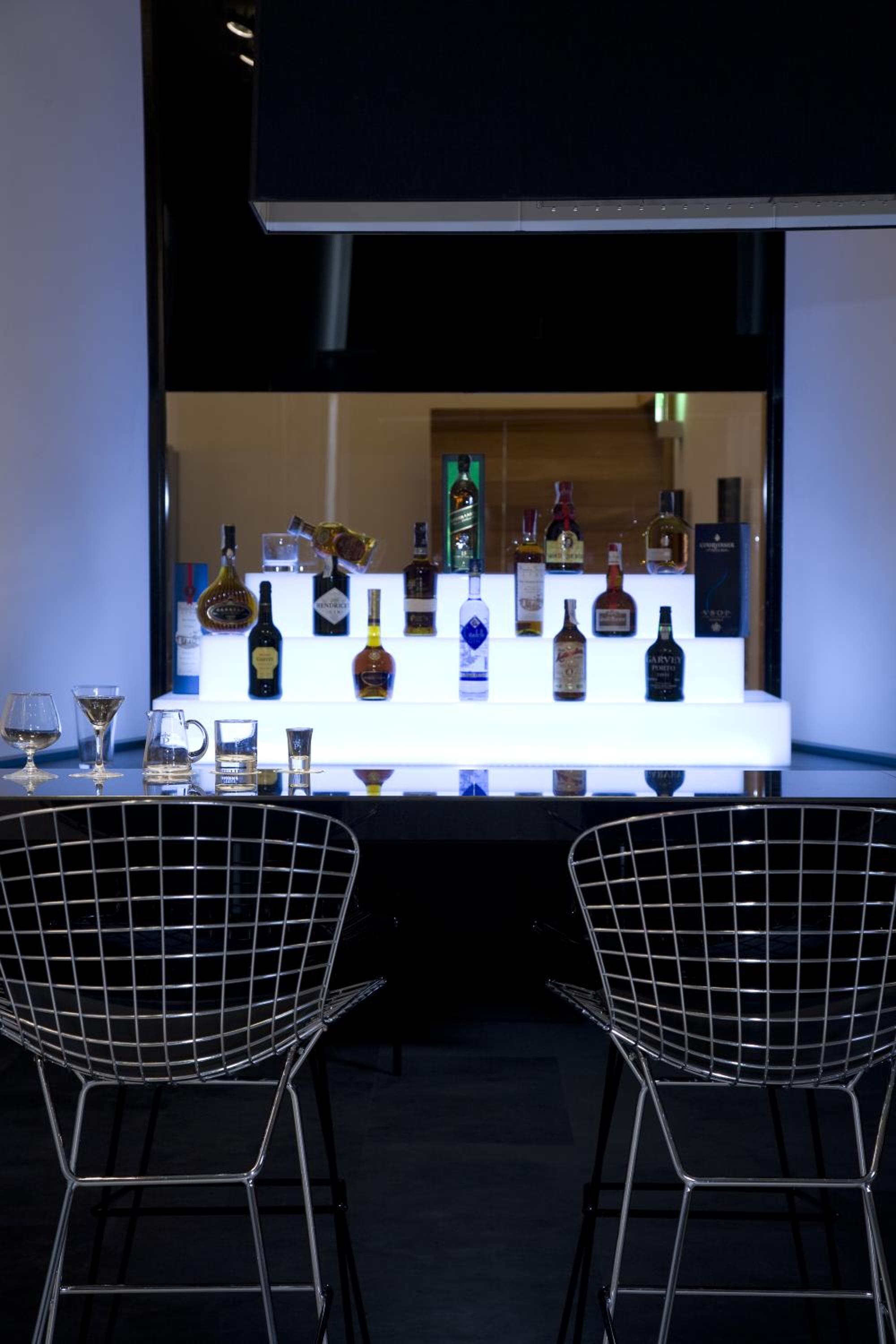 bar