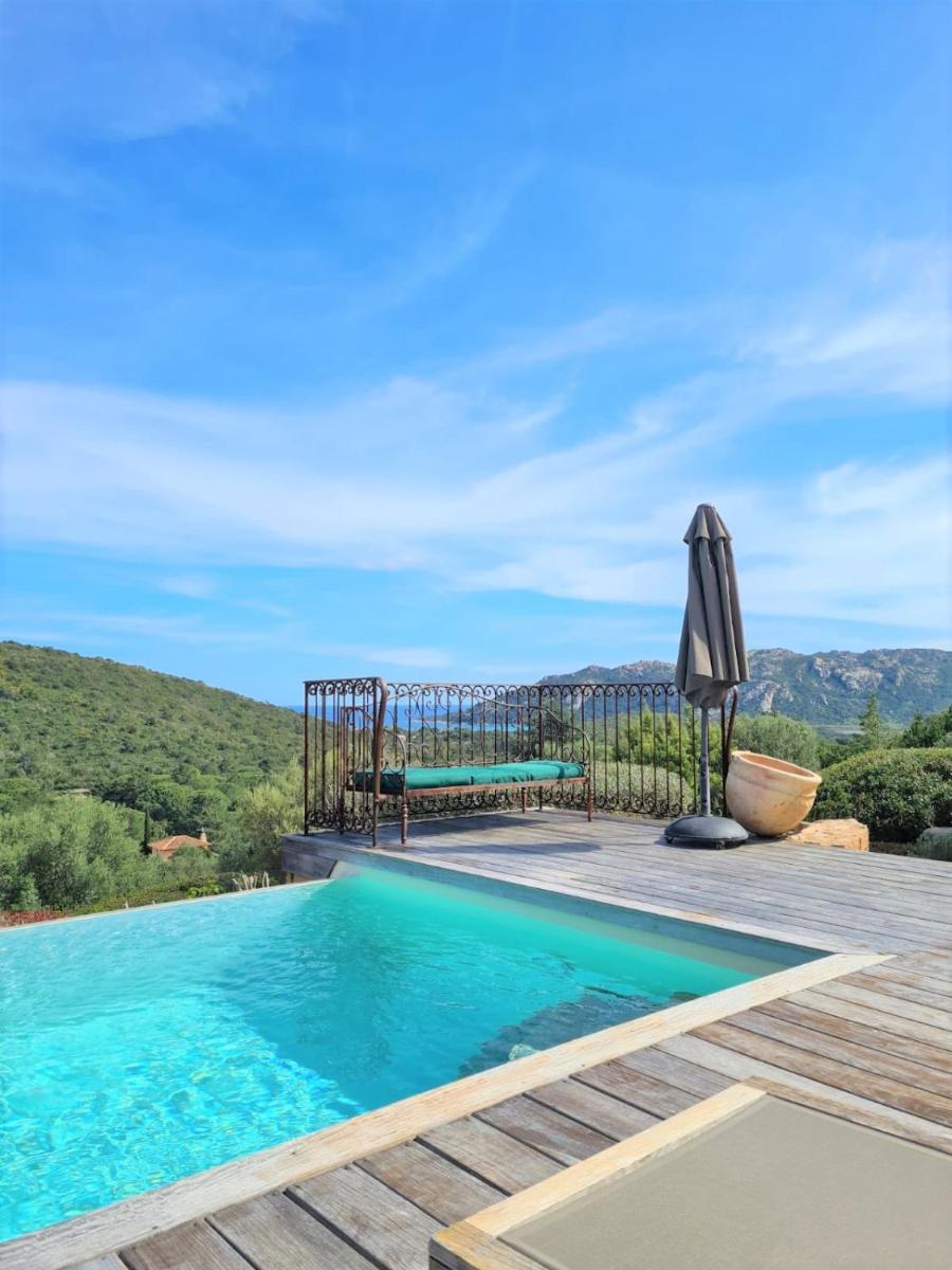 Bergerie de luxe avec piscine chauffée vue sur la baie de Santa Giulia