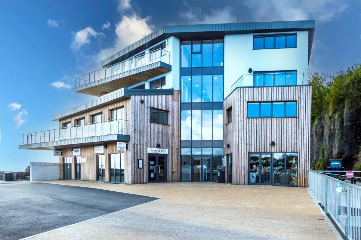 No 3 Ocean Cabins Disabled Room - Saundersfoot Harbour - Saundersfoot