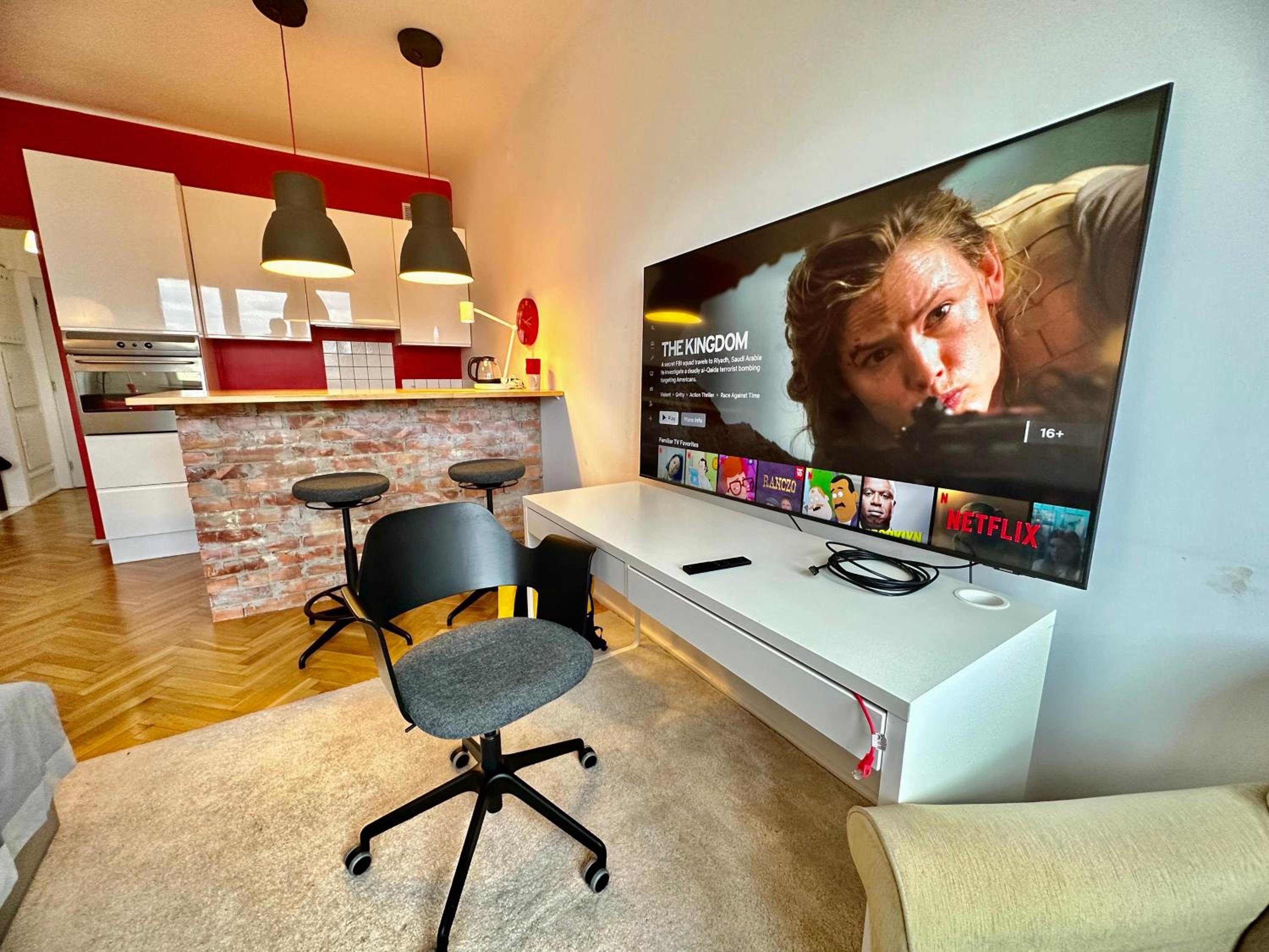 Super BEAUTY Metro WiFi 65’TV Netflix HBO AppleTV+